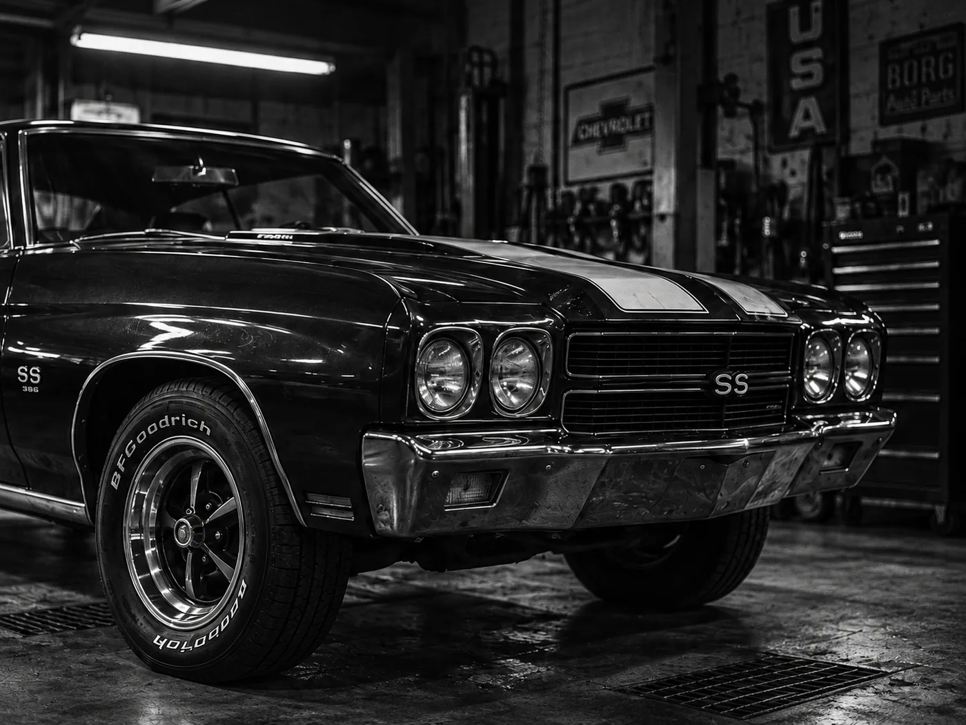 Carro clássico americano em uma garagem (imagem ilustrativa)